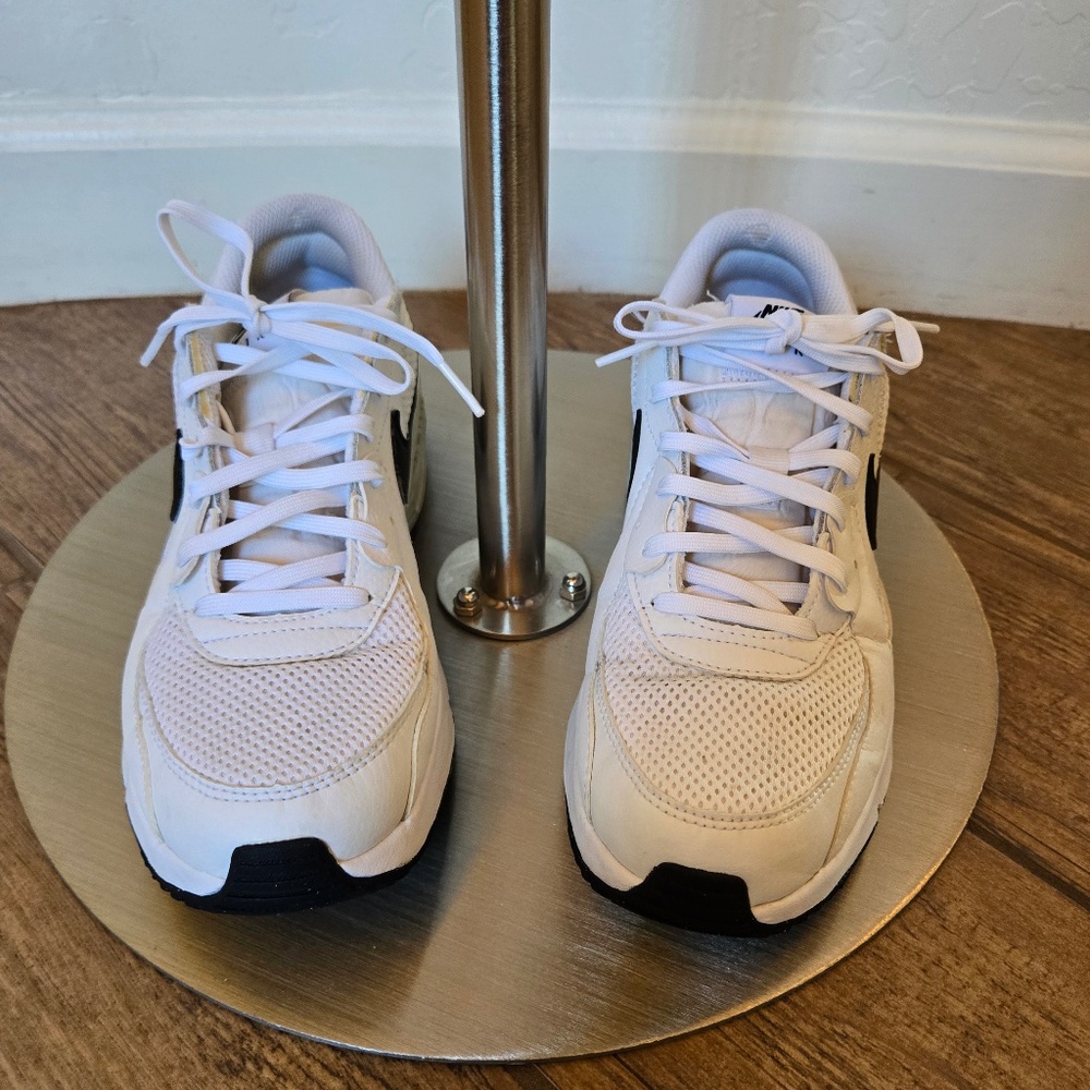 Nike White and Black Women's Athletic Sneakers